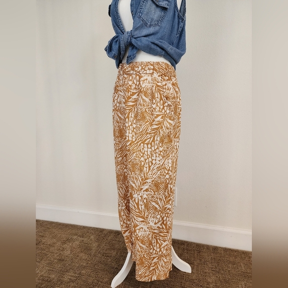 100% Linen Wide Leg Cropped Pants by Christian Siriano size Medium - Picture 2 of 5